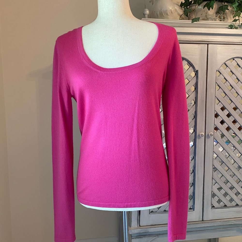TSE CASHMERE SWEATER.